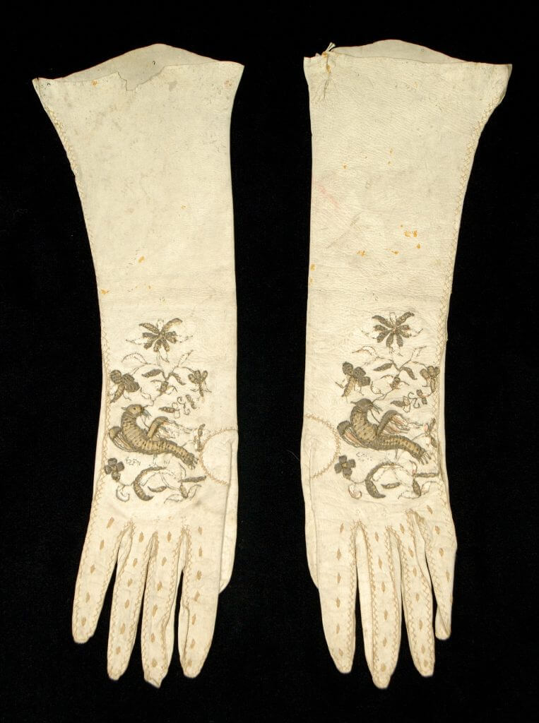 Lange Handschuhe reich bestickt, aus England von 1800