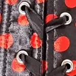 Schwarz rotes Dirndl mit Schnürung vorne und hinten